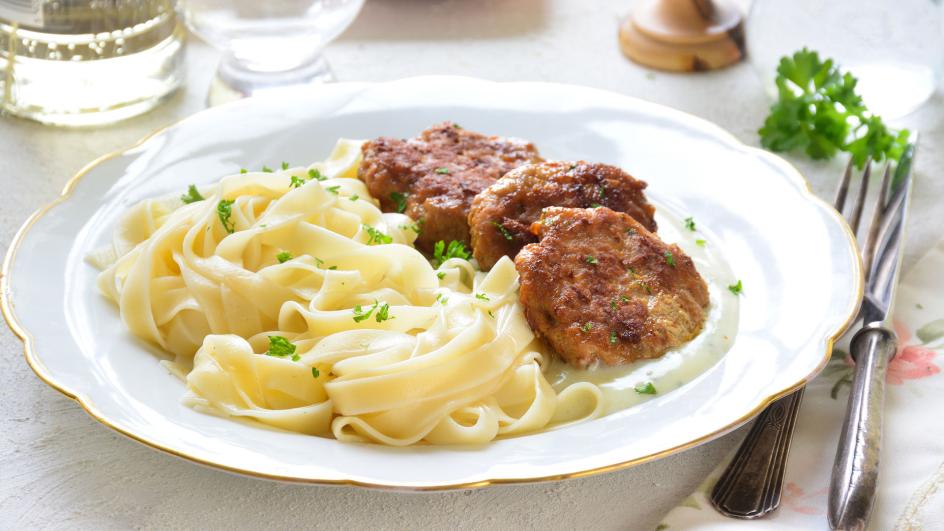 Pulykafasírt carbonara szósszal és tagliatellével