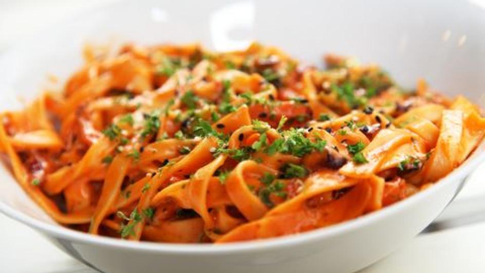 Paradicsomos zöldséges tagliatelle