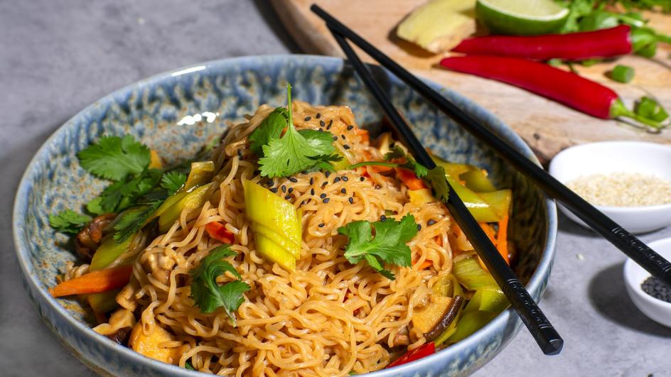 Édes chilis pirított tészta