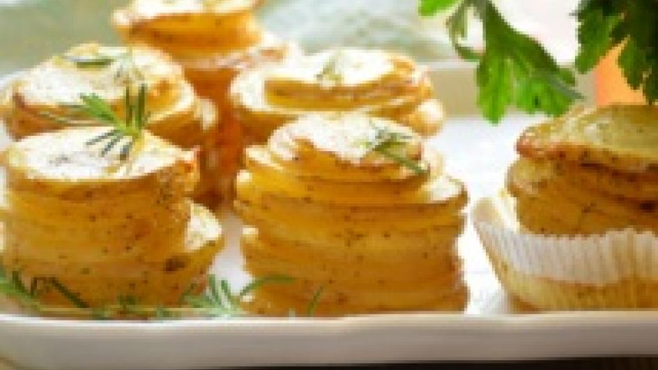 Fűszeres krumplitornyok muffinsütőben sütve
