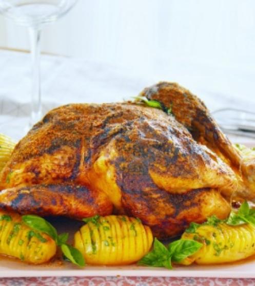 Fűszeres egészben sült csirke fűszervajas Hasselback burgonyával