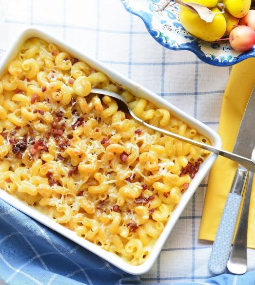 Sajtszószos, baconos szarvacska sütve