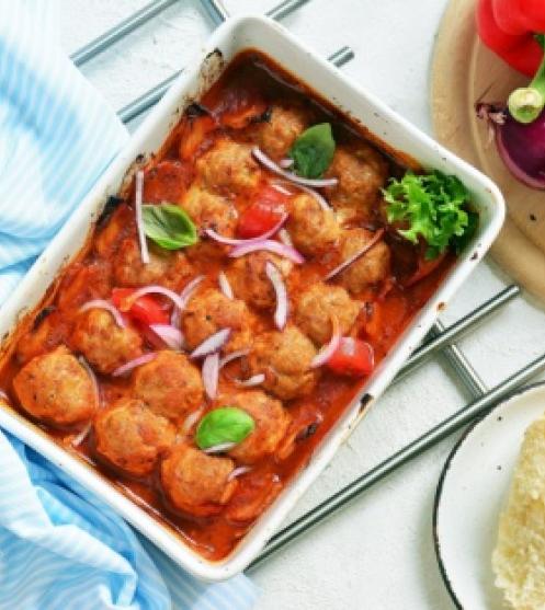 Húsgombócok bolognai szószban sütve