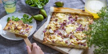 Pizza körtével és sajttal