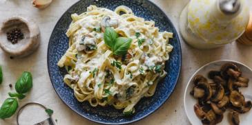 Tejszínes-sajtos-gombás tagliatelle